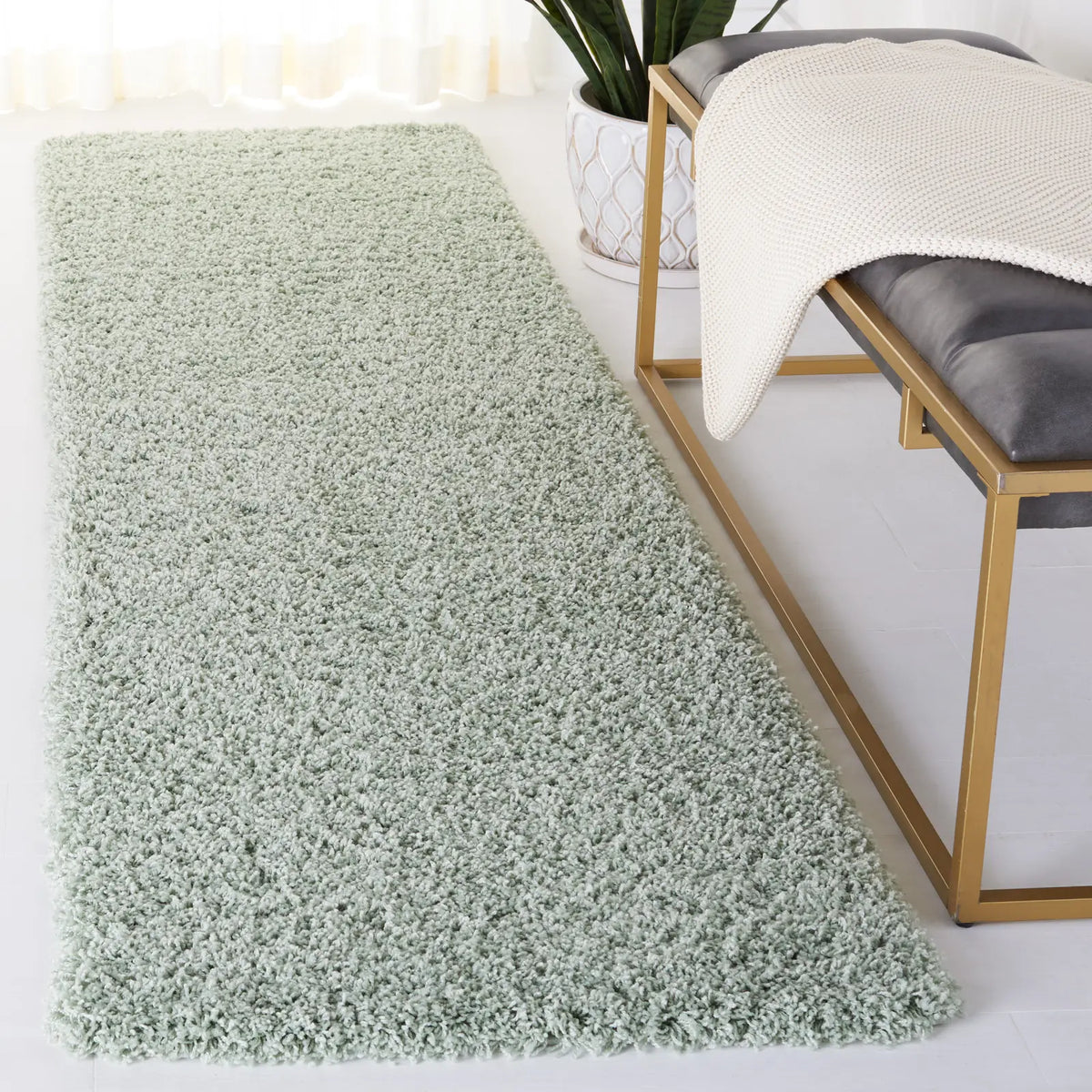Safavieh Sgl-Laguna Shag 2'-3" x 10'-0" Rug in Light Sage