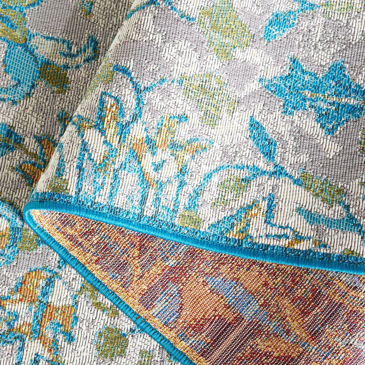 Safavieh Barbados 500 4'-0" x 6'-0" Rug in Ivory / Light Blue