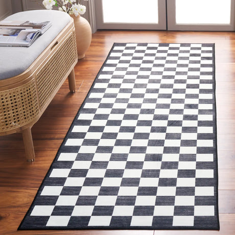 Safavieh Santa Clara 2'-6" x 8'-0" Rug in Ivory / Black