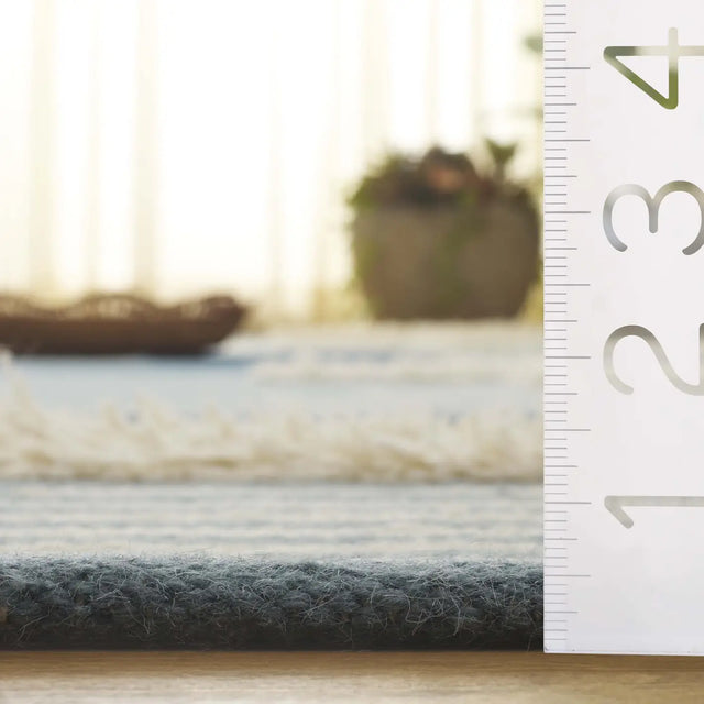 Safavieh Kenya 4'-0" x 6'-0" Rug in Blue / Ivory