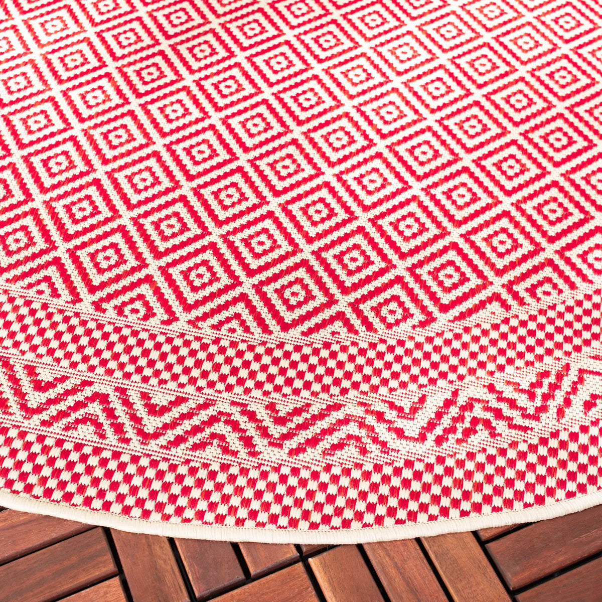 Safavieh Courtyard 6'-7" x 6'-7" Rug in Beige / Red