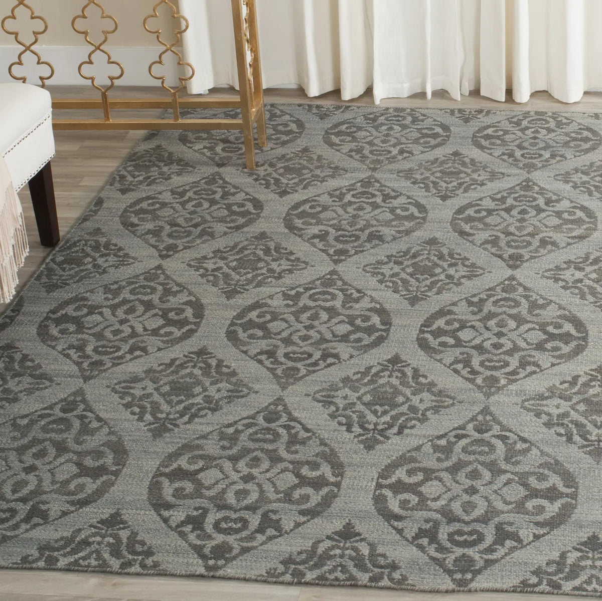 Safavieh Kilim 5'-0" x 8'-0" Rug in Grey / Dark Grey