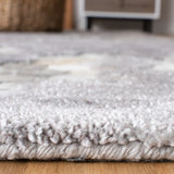 Safavieh Manhattan 5'-0" x 8'-0" Rug in Grey / Ivory