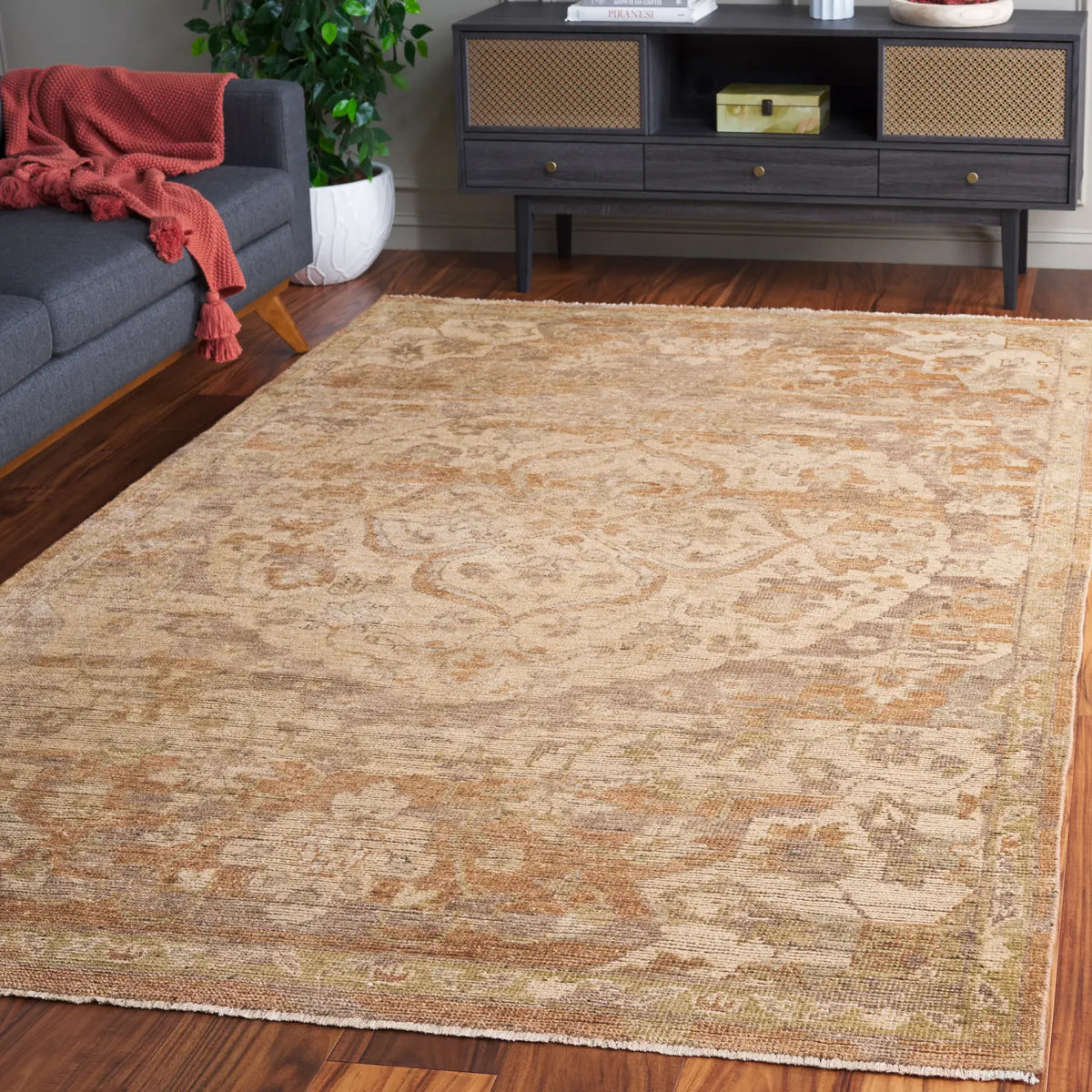 Safavieh Izmir 6'-0" x 9'-0" Rug in Gold / Rose