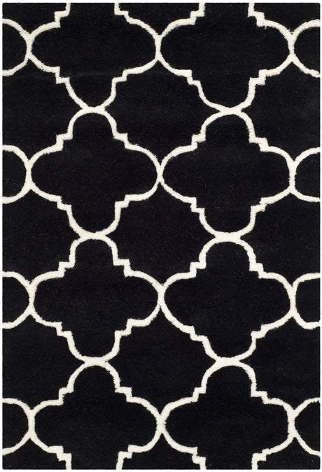 Safavieh Chatham 2'-0" x 3'-0" Rug in Black / Ivory