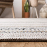 Safavieh Montauk 4'-0" x 6'-0" Rug in Blue / Beige