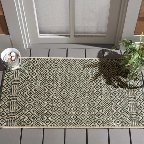 Safavieh Courtyard 2'-0" x 3'-7" Rug in Dark Green / Beige