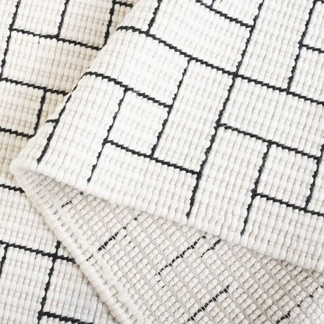 Safavieh Natura 4'-0" x 6'-0" Rug in Ivory / Black