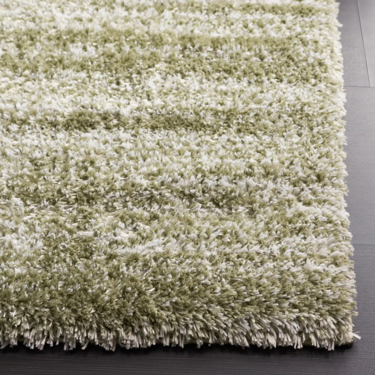 Safavieh Tahoe Shag 4'-0" x 6'-0" Rug in Sage / Ivory