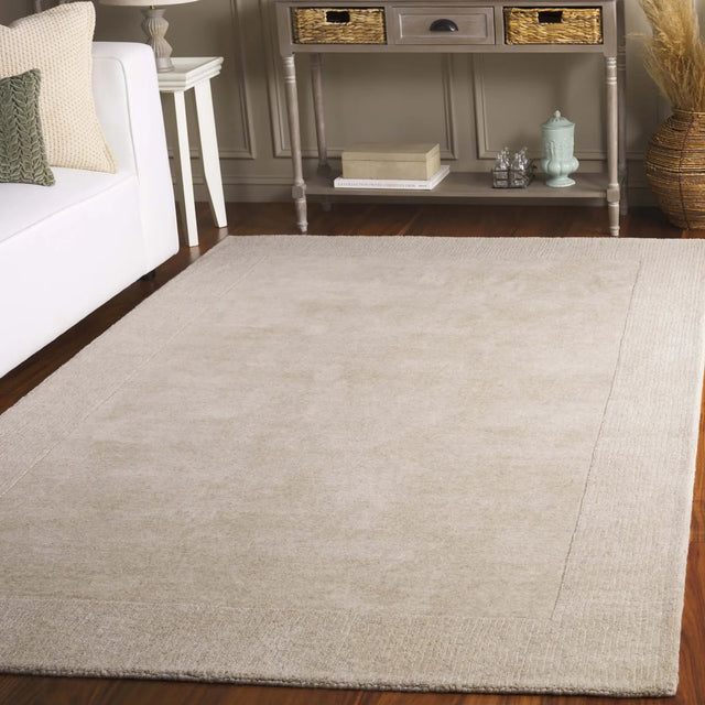 Safavieh Metro 4'-0" x 6'-0" Rug in Beige