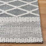 Safavieh Marbella 4'-0" x 6'-0" Rug in Ivory / Black