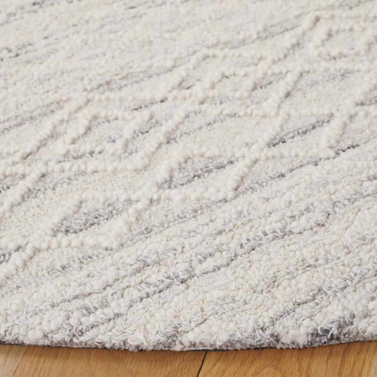 Safavieh Ebony 6'-0" x 6'-0" Rug in Light Grey / Ivory
