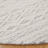 Safavieh Ebony 6'-0" x 6'-0" Rug in Light Grey / Ivory