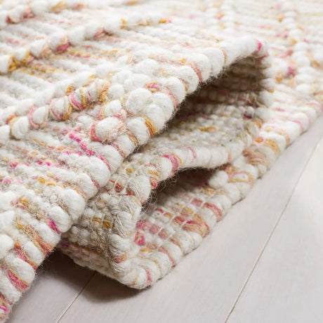 Safavieh Natura 4'-0" x 6'-0" Rug in Ivory / Red