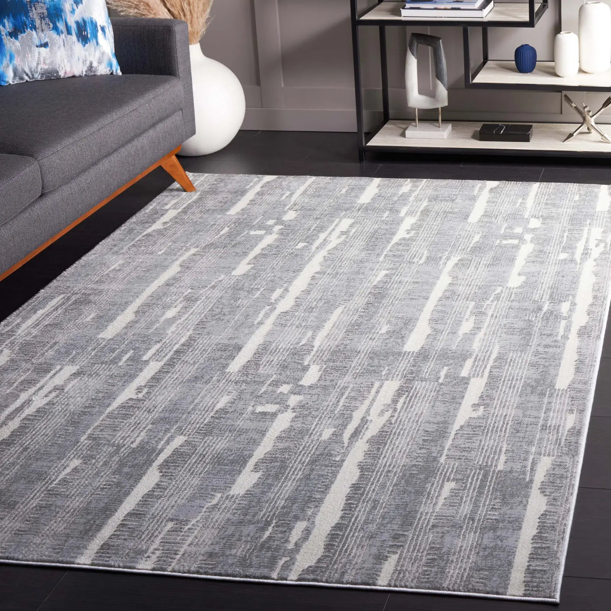 Safavieh Whisper 4'-0" x 6'-0" Rug in Grey / Light Grey