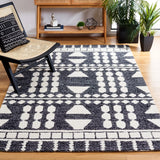 Safavieh Capri 4'-0" x 6'-0" Rug in Black / Ivory
