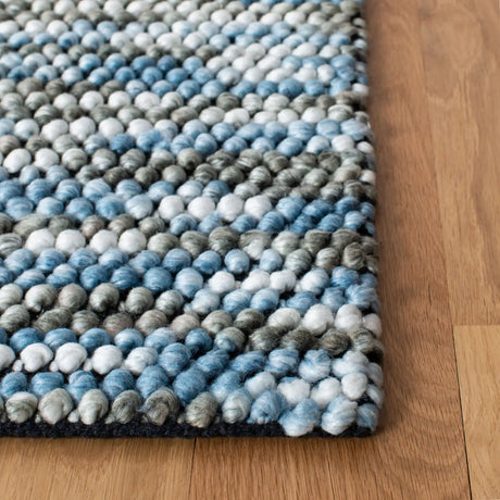 Safavieh Natura 4'-0" x 6'-0" Rug in Blue / Ivory