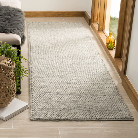Safavieh Natura 2'-3" x 10'-0" Rug in Silver