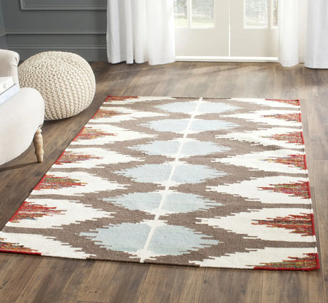 Safavieh Dhurries 4'-0" x 6'-0" Rug in Multi