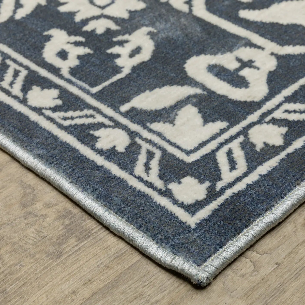 Oriental Weavers Sphinx Intrigue Int10 Blue/ Ivory Rug - corner detail