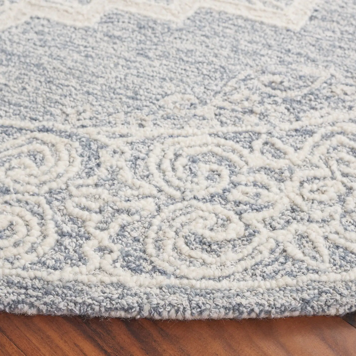 Safavieh Abstract 6'-0" x 6'-0" Rug in Ivory / Blue