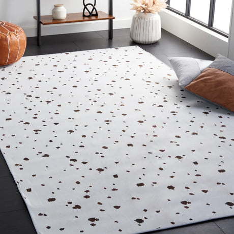 Safavieh Faux Hide 4'-0" x 6'-0" Rug in Ivory / Black