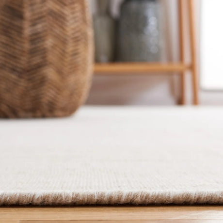 Safavieh Kilim 4'-0" x 6'-0" Rug in Beige