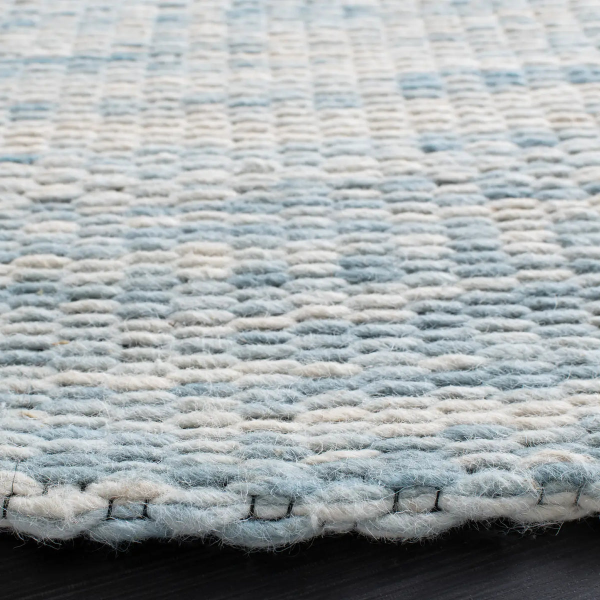 Safavieh Marbella 6'-0" x 6'-0" Rug in Blue / Ivory