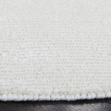 Safavieh Himalaya 6'-0" x 6'-0" Rug in Ivory
