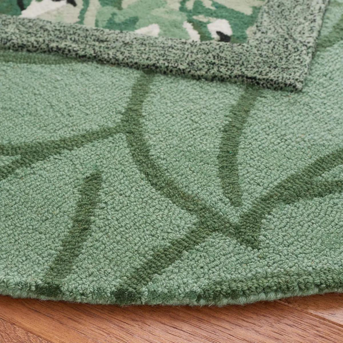 Safavieh Fifth Avenue 5'-0" x 5'-0" Rug in Green / Ivory