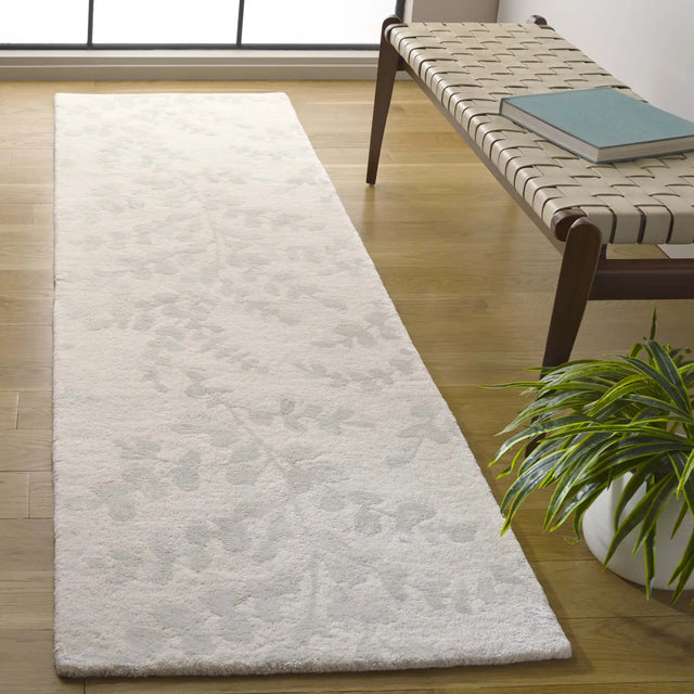 Safavieh Glamour 2'-3" x 8'-0" Rug in Ivory / Beige