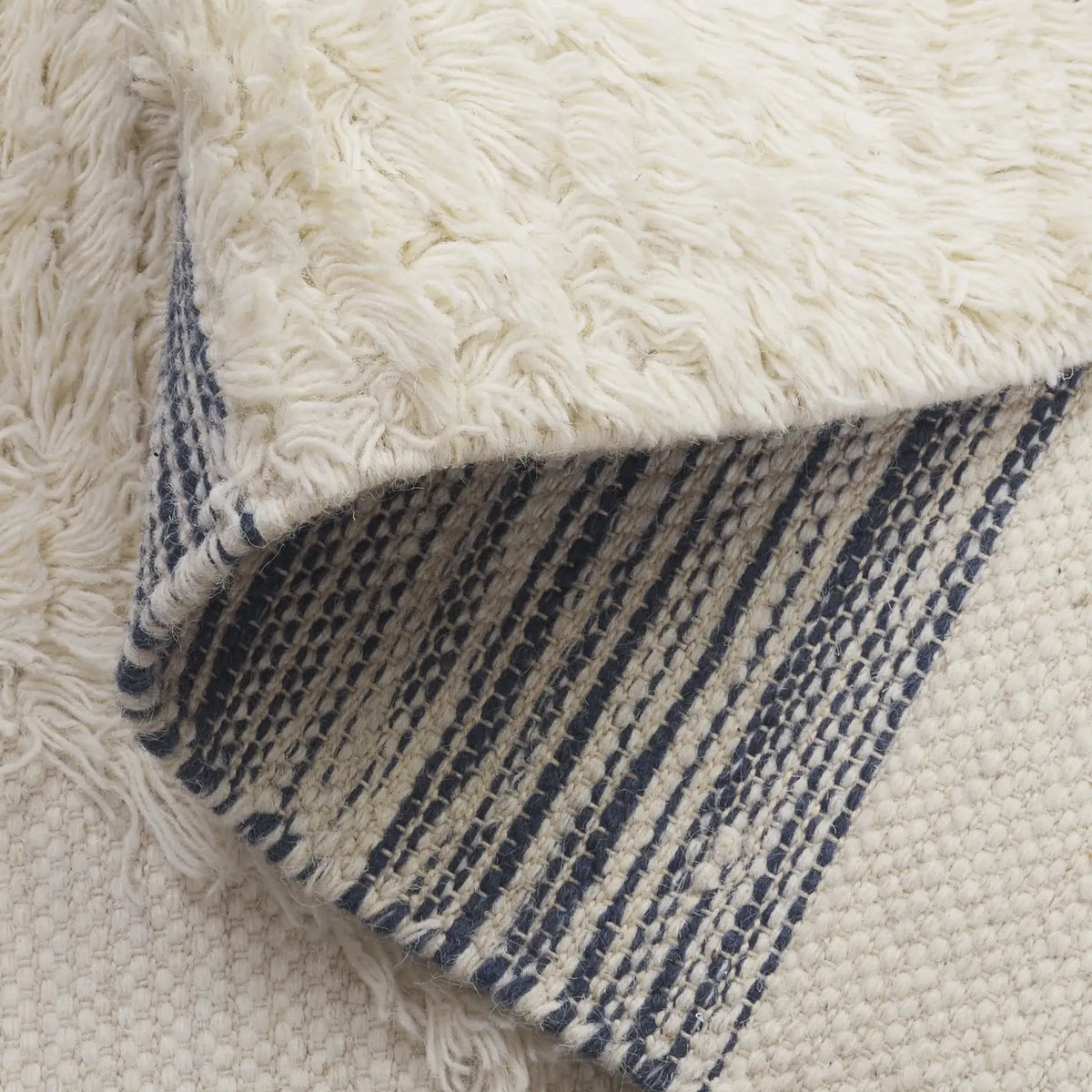 Safavieh Kenya 6'-0" x 9'-0" Rug in Navy / Ivory