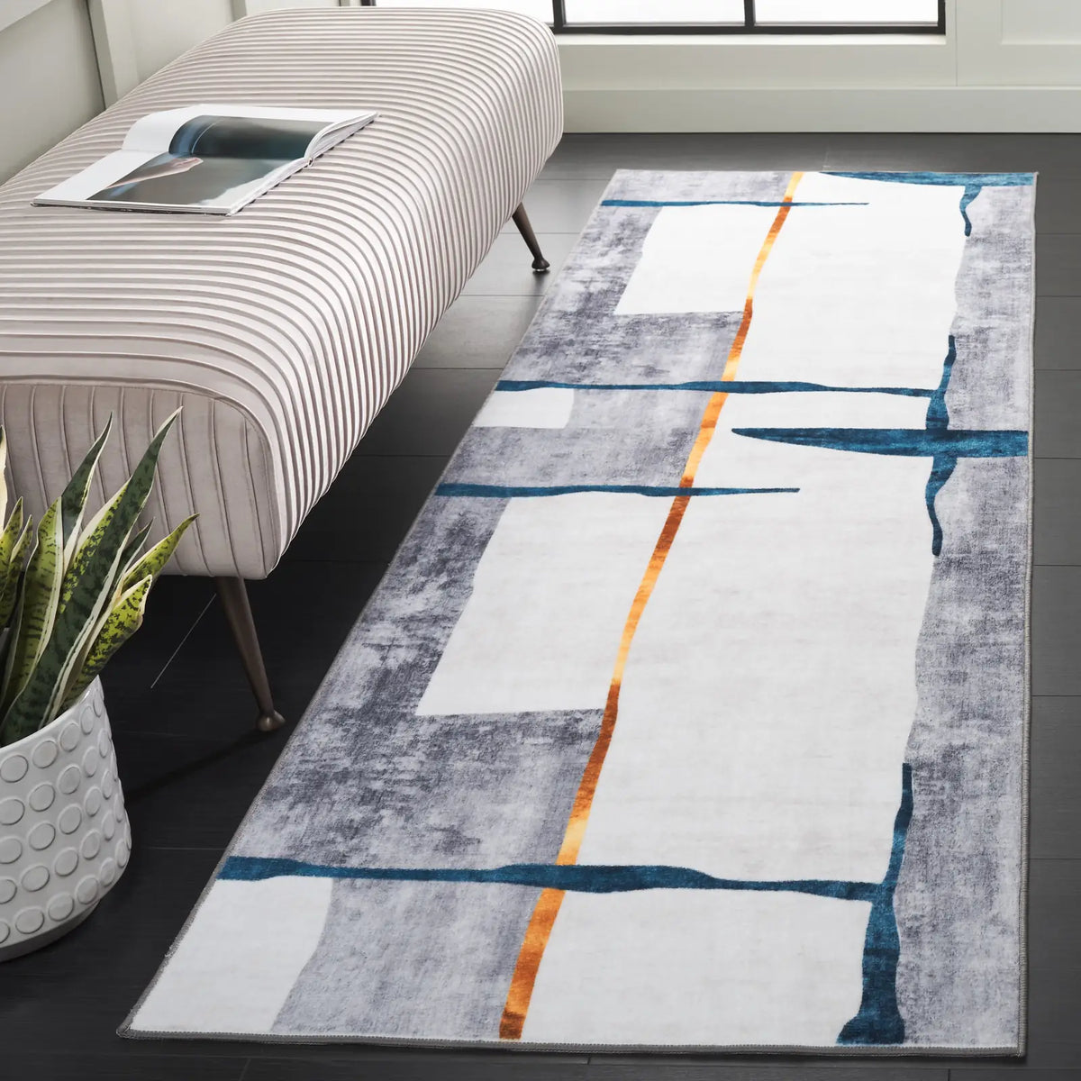 Safavieh Santa Monica 2'-6" x 8'-0" Rug in Grey / Light Grey