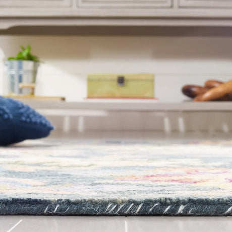 Safavieh Blossom 4'-0" x 6'-0" Rug in Grey / Violet