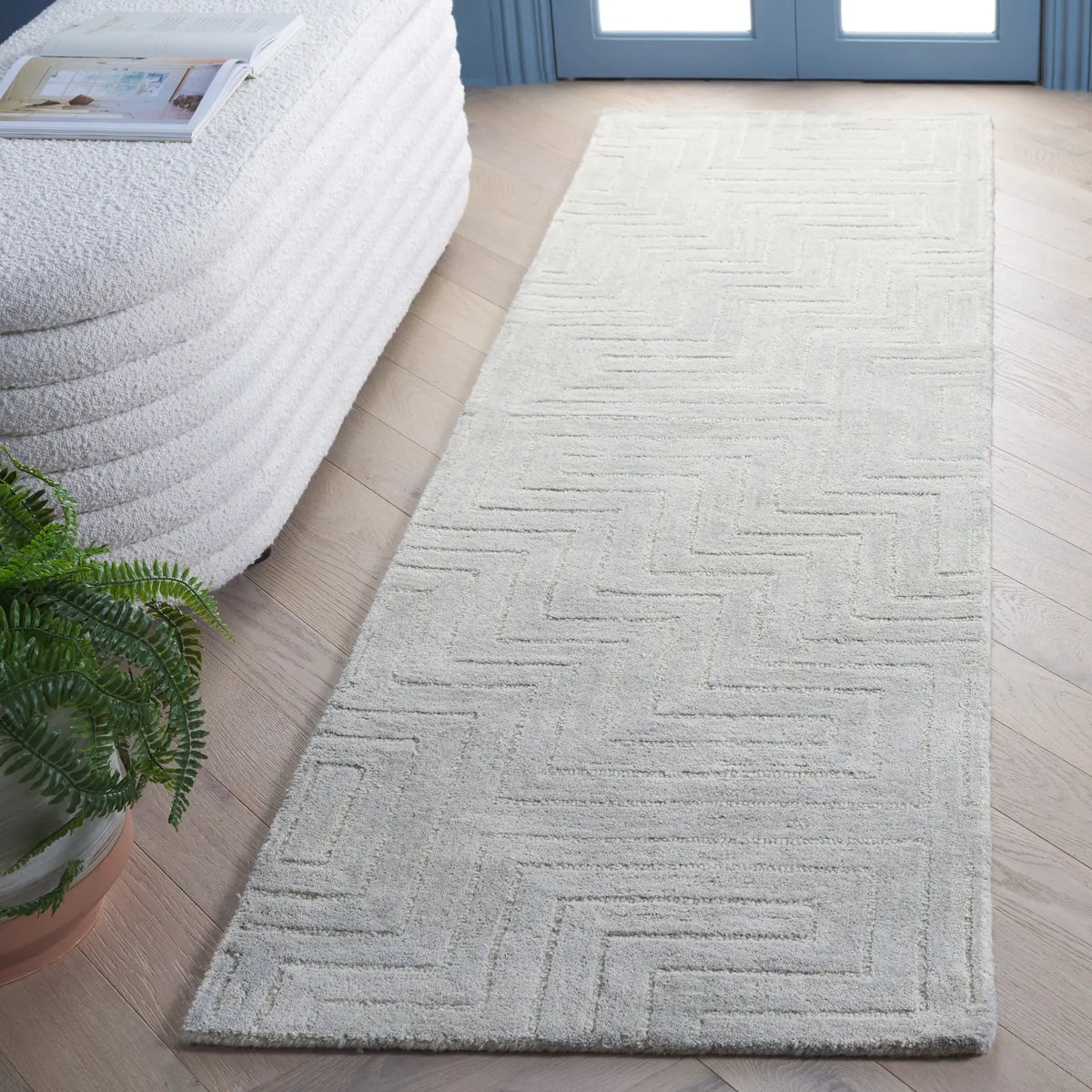 Safavieh Chatham 2'-3" x 8'-0" Rug in Blue