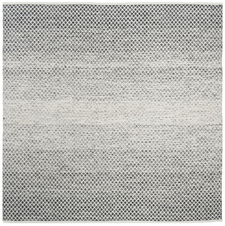 Safavieh Montauk 6'-0" x 6'-0" Rug in Black / Ivory