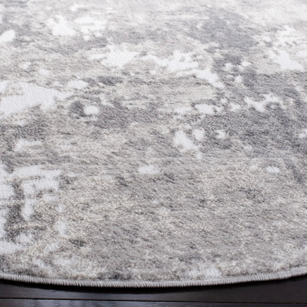 Safavieh Skyler 6'-7" x 6'-7" Rug in Light Grey / Grey
