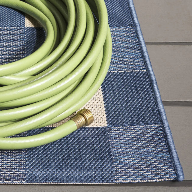 Safavieh Courtyard 4'-0" x 5'-7" Rug in Blue / Beige