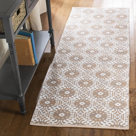 Safavieh Montauk 2'-3" x 7'-0" Rug in Orange / Ivory