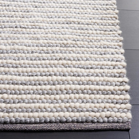 Safavieh Natura 4'-0" x 6'-0" Rug in Ivory / Grey