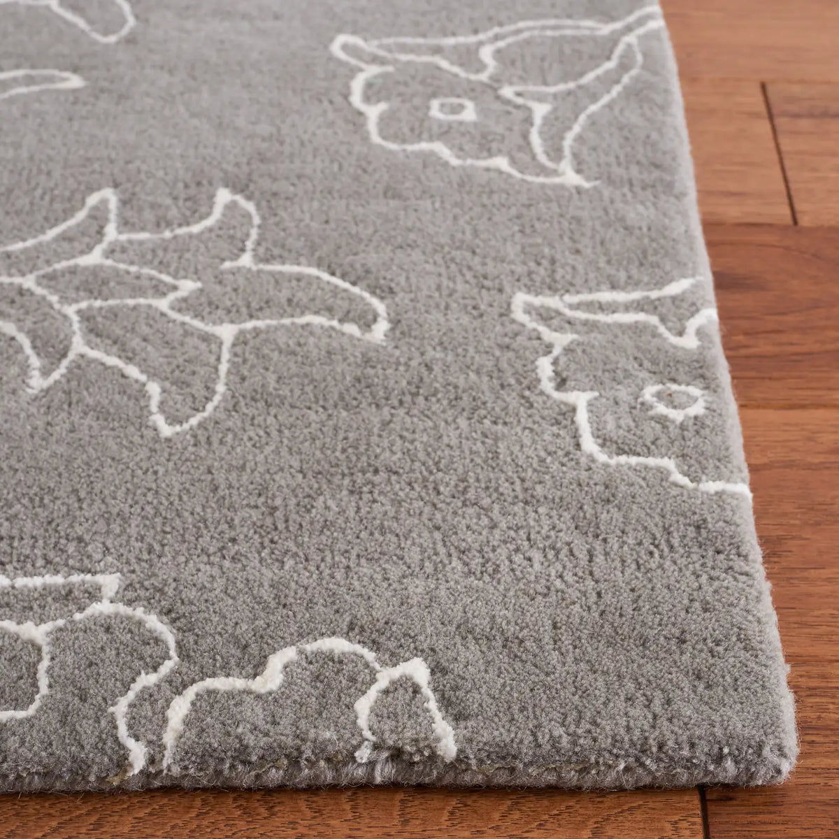 Safavieh Fifth Avenue 4'-0" x 6'-0" Rug in Dark Grey / Ivory