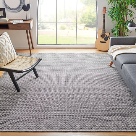 Safavieh Montauk 8'-0" x 10'-0" Rug in Ivory / Black