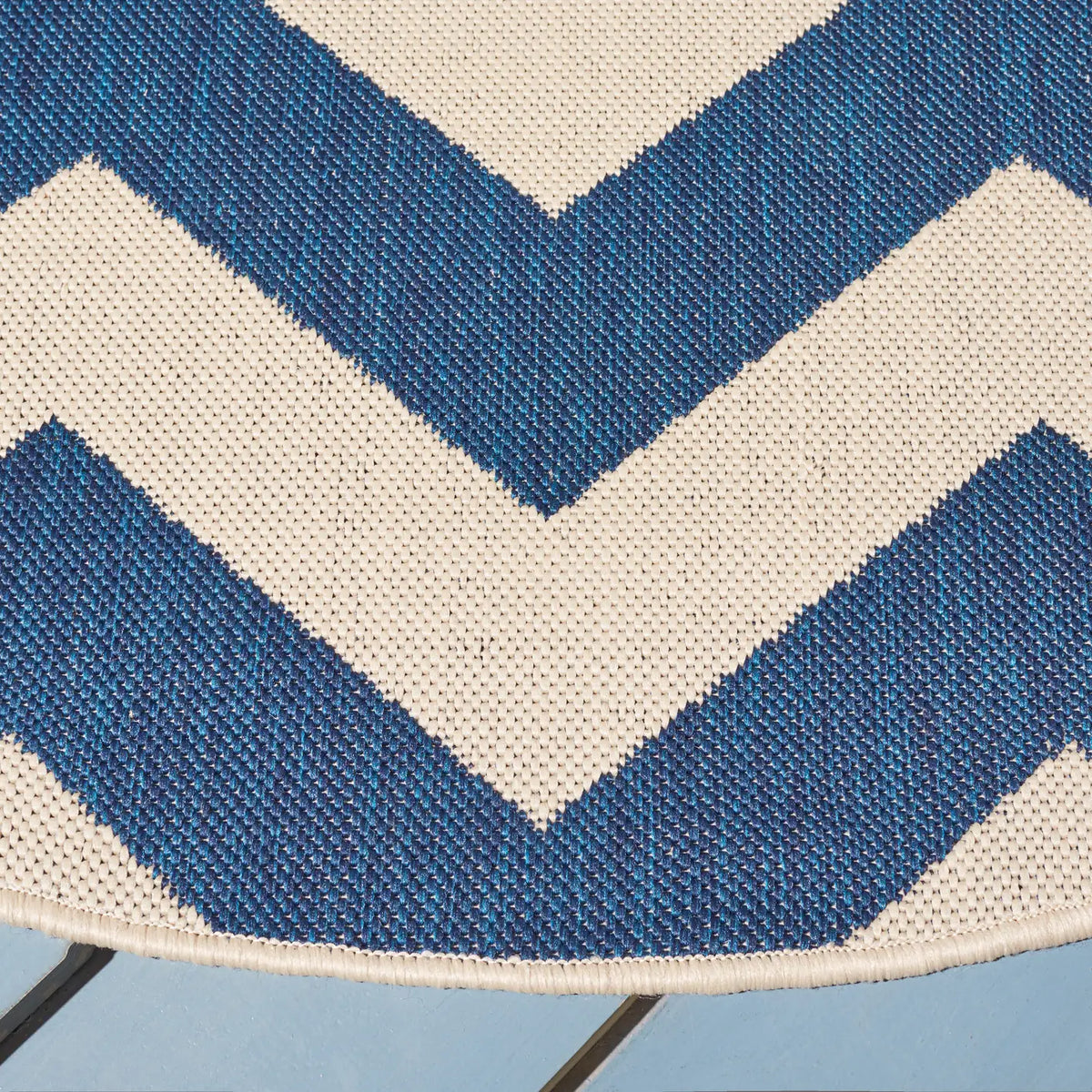Safavieh Courtyard 5'-3" x 5'-3" Rug in Navy / Beige