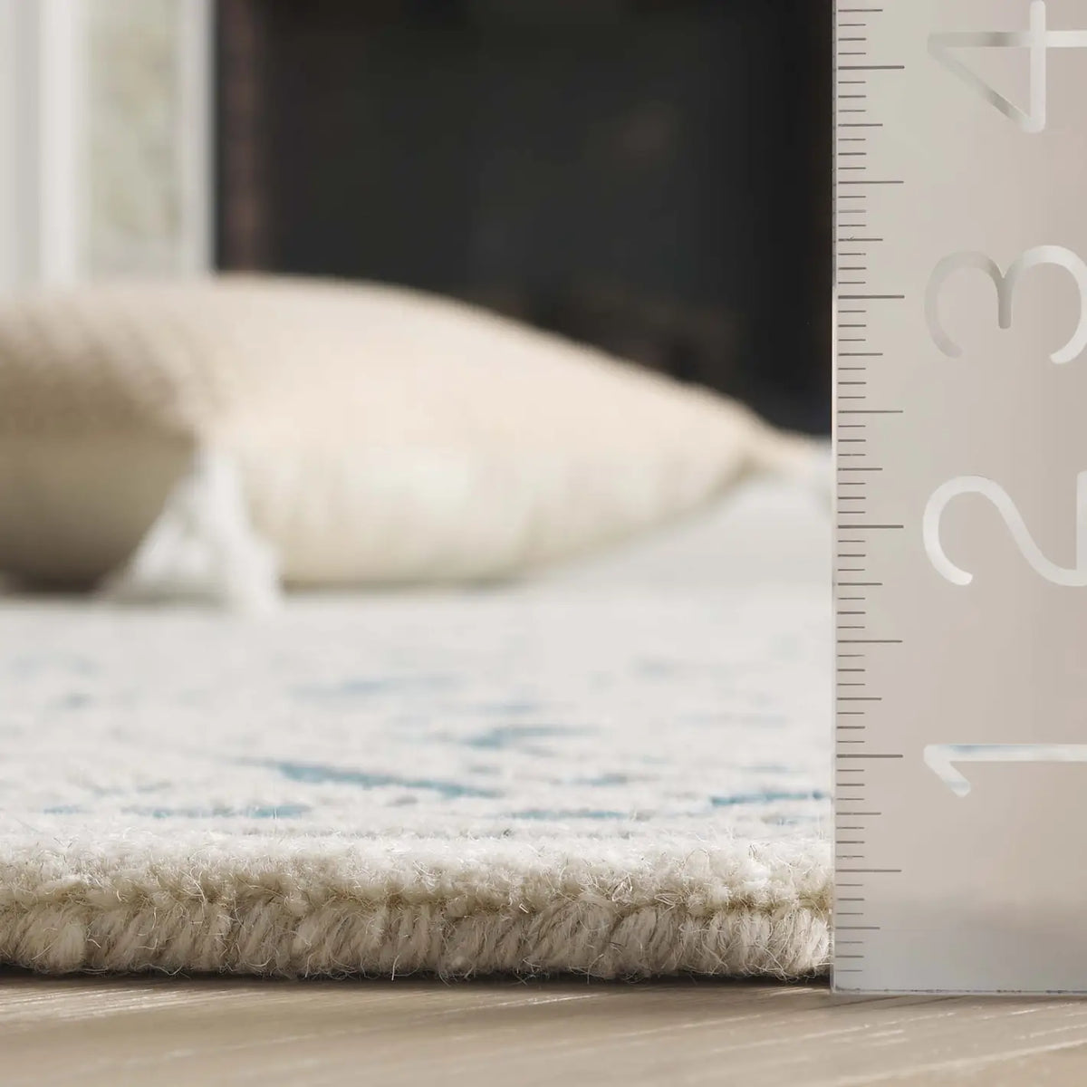 Safavieh Metro 4'-0" x 6'-0" Rug in Teal / Ivory