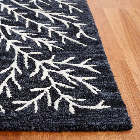 Safavieh Soho 4'-0" x 6'-0" Rug in Black / Ivory