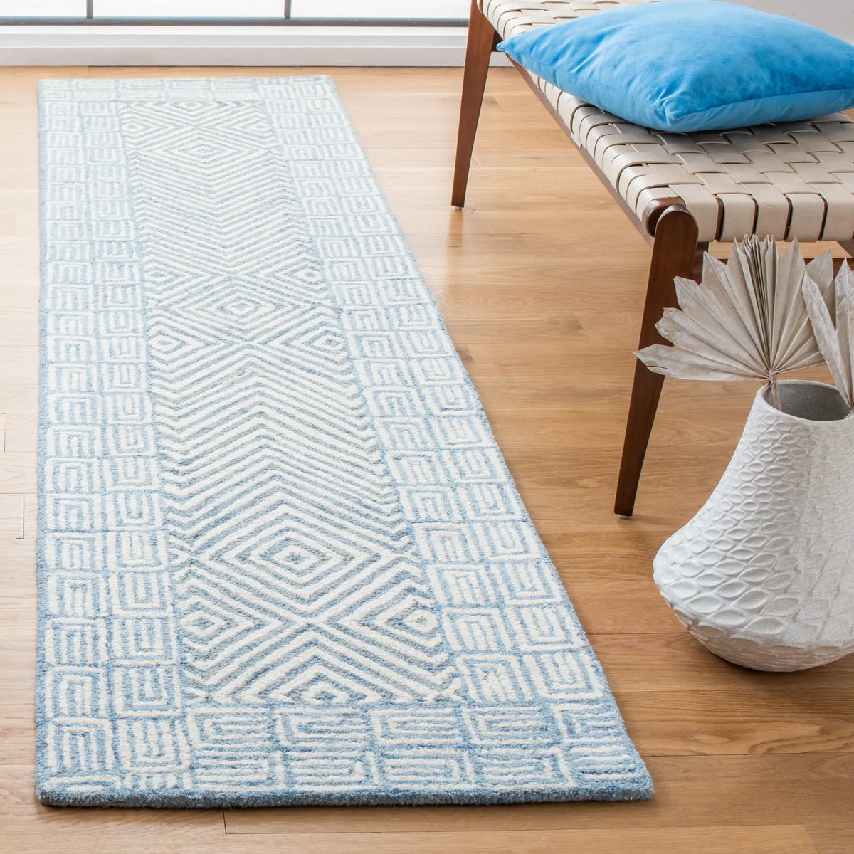 Safavieh Roslyn 2'-3" x 9'-0" Rug in Light Blue / Ivory