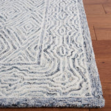 Safavieh Capri 4'-0" x 6'-0" Rug in Ivory / Blue