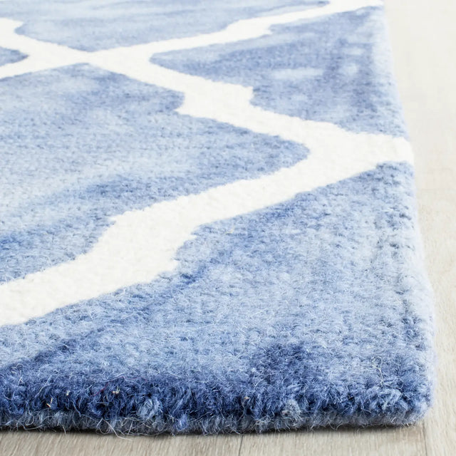 Safavieh Dip Dye 6'-0" x 9'-0" Rug in Blue / Ivory