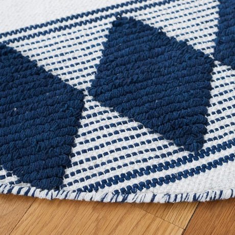 Safavieh Montauk 6'-0" x 6'-0" Rug in Navy / Ivory