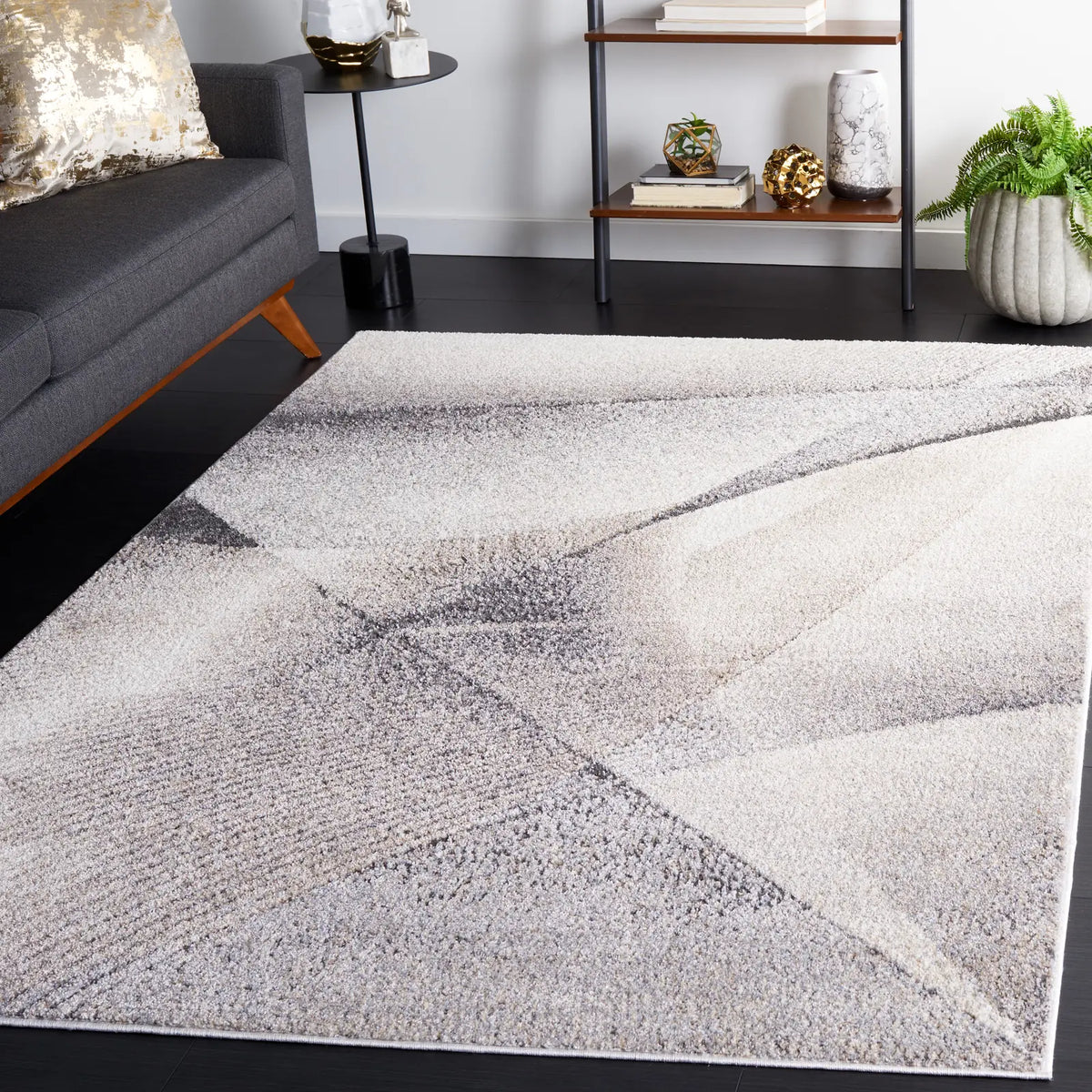 Safavieh Opal 4'-0" x 6'-0" Rug in Grey / Ivory